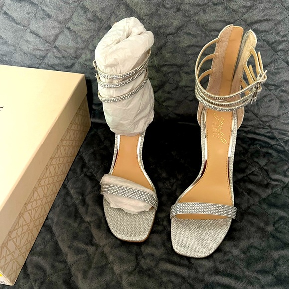 Badgley Mischka Shoes - New - beautiful BM Heel